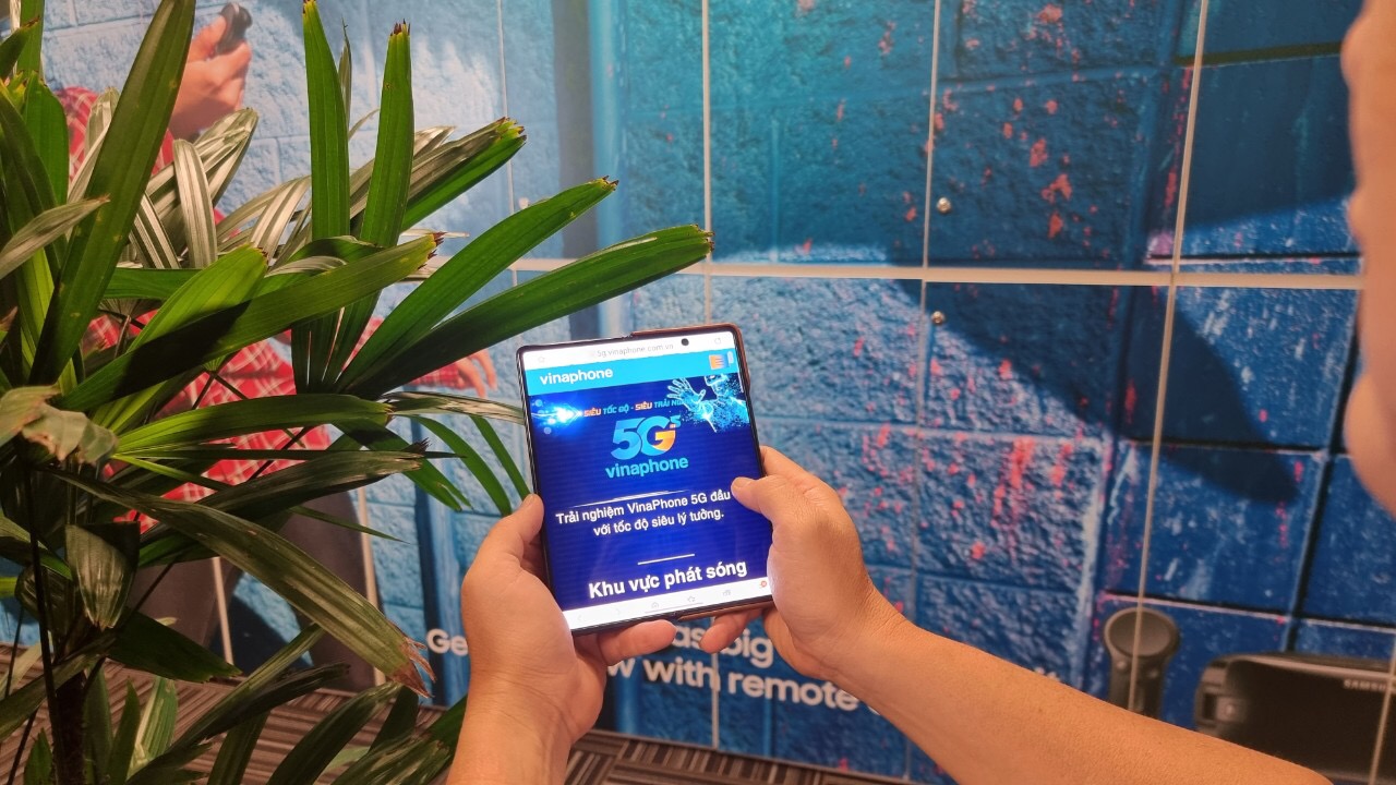 Trải nghiệm VinaPhone 5G trên máy Samsung Fold 2